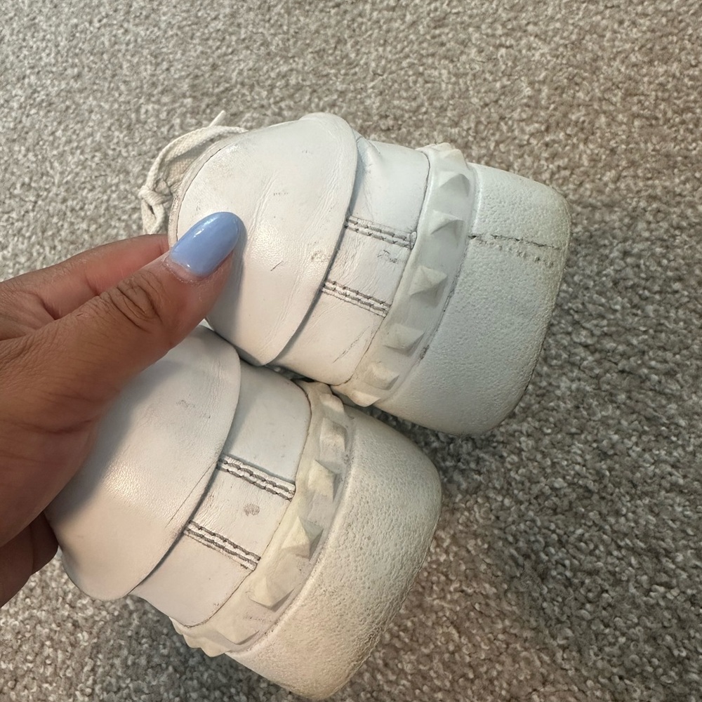 Open Sneaker With Metallic Stripe - image 4